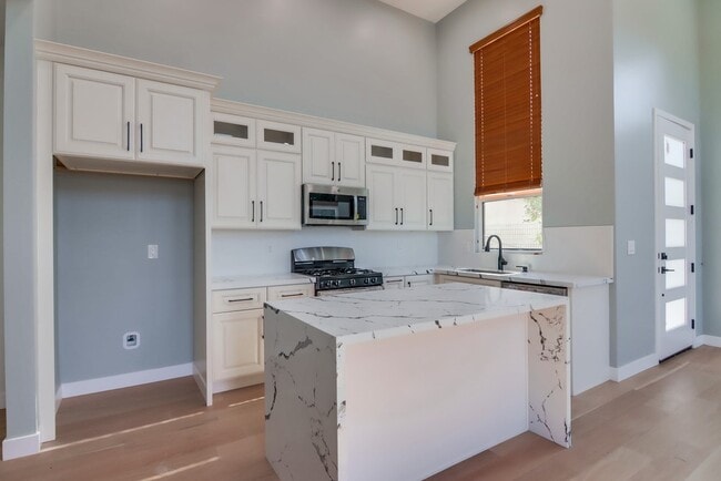 Building Photo - 3336 Altadena Ave.