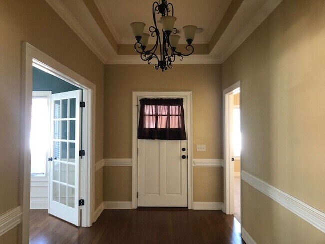 Building Photo - 237 Dogwood Cir