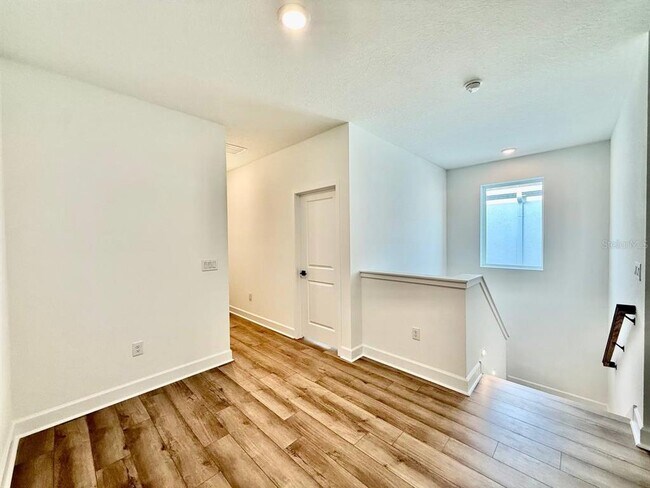 Building Photo - 2031 Wild Heron Ct