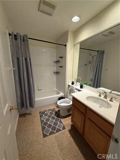 Building Photo - 3 Hollinwood