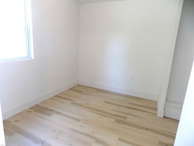 Building Photo - 1094 Moneta Ave