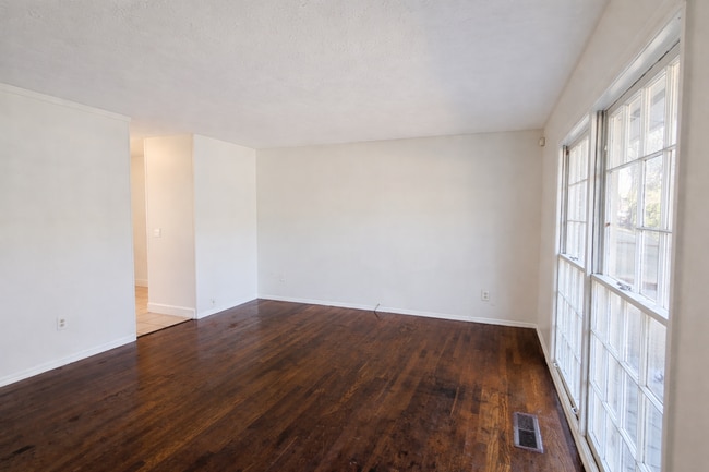 Building Photo - 4446 Falcon Ct