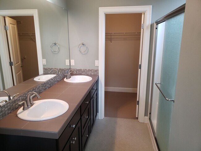 Building Photo - Modern Home in SW Portland