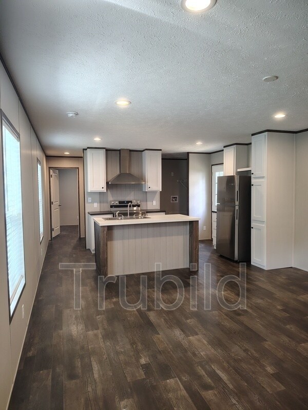 Building Photo - 11 Poole Cir