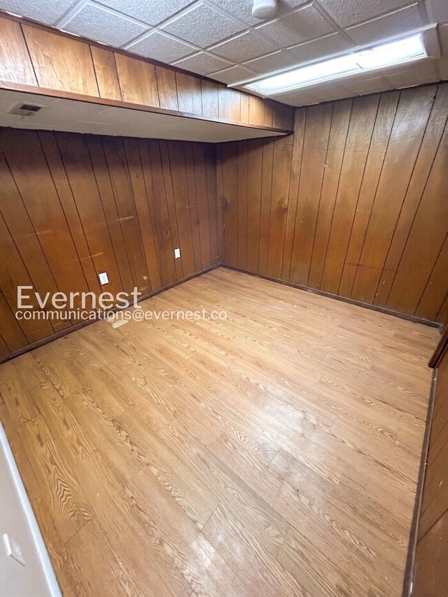 Building Photo - Charming 3-Bedroom Home with Central A/C and Carport Parking / 3 beds 1 bath / Available now!