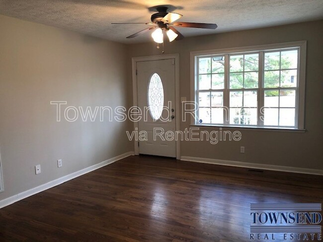 Building Photo - 658 Woodburn Dr