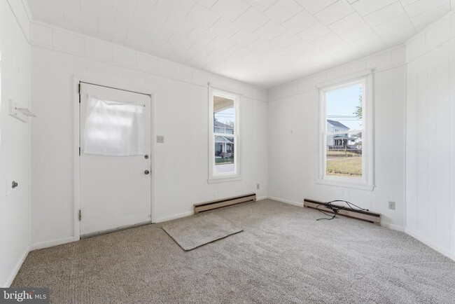 Building Photo - 815 N Maple Ave