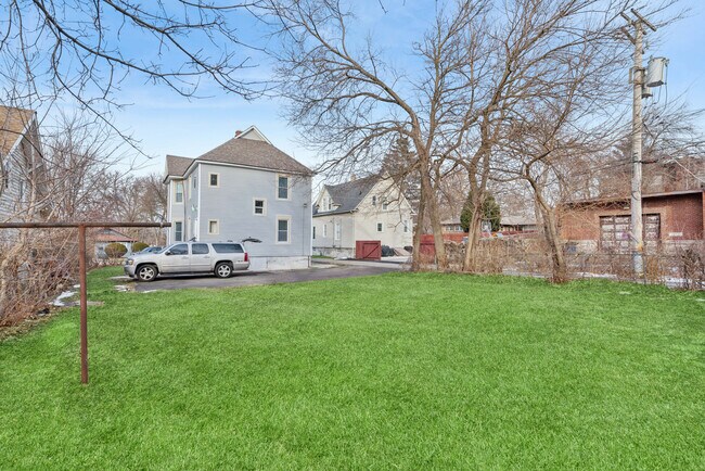 Building Photo - 515 George Ave