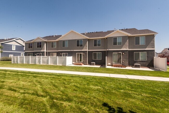 Building Photo - 461 S Day Dream Ln