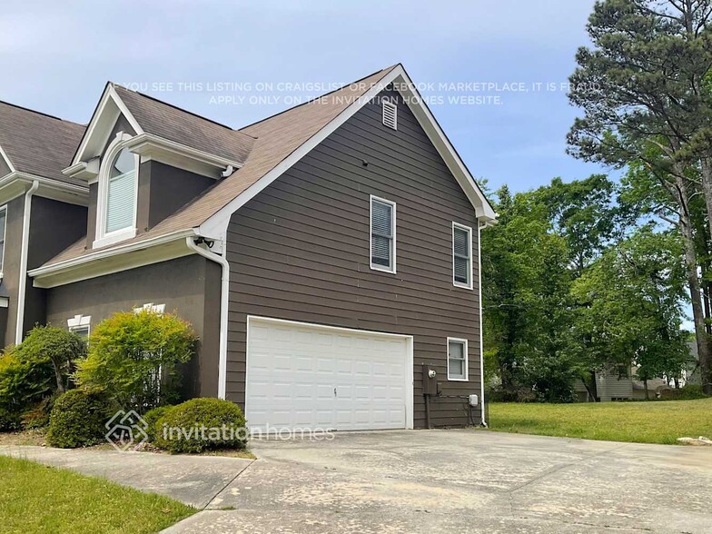 Building Photo - 6842 Gledhill Way