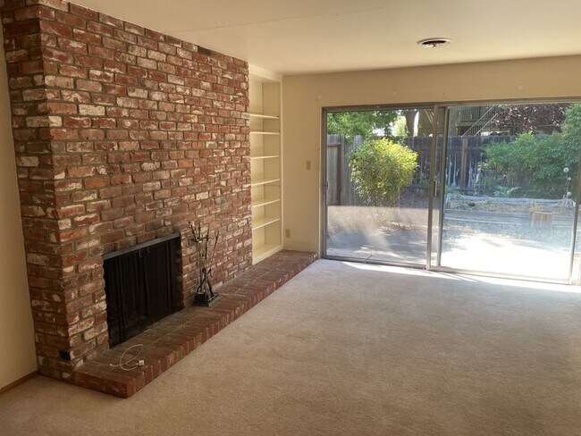 Building Photo - 605 Radcliffe Dr
