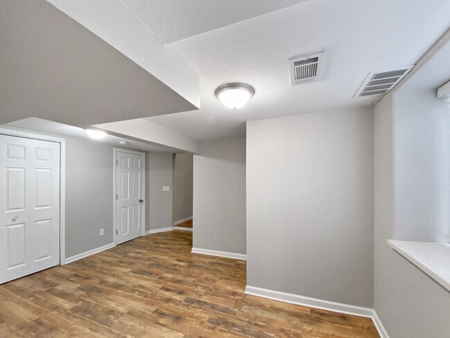 Building Photo - 3338 Library Ln