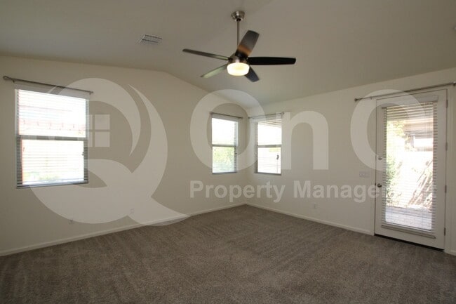 Building Photo - 5420 W Desert Hollow Dr