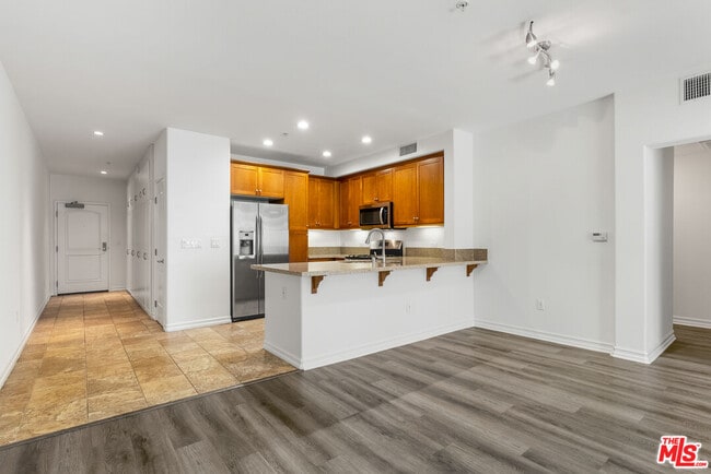 Building Photo - 629 Traction Ave