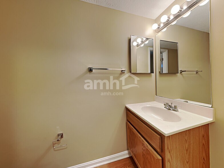 Building Photo - 618 Fox Chase Way