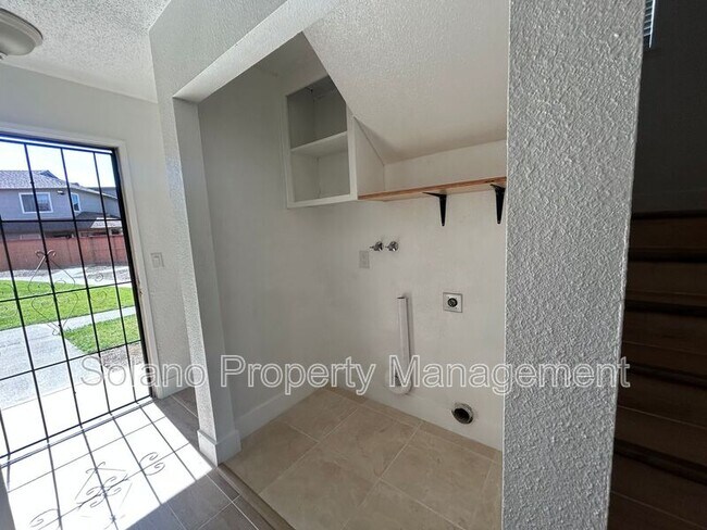 Building Photo - 1970 Grande Cir