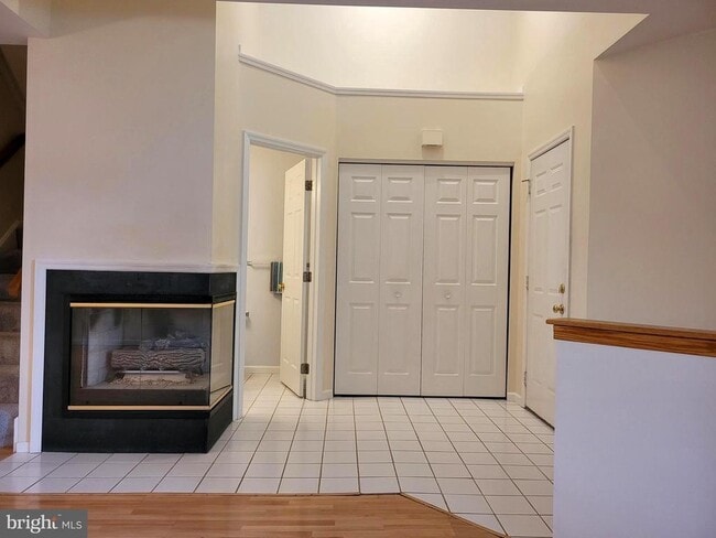 Building Photo - 127 Hickory Ln
