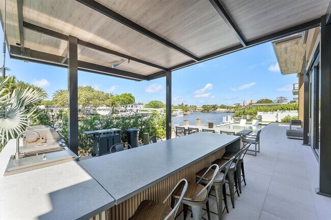 Building Photo - 2215 NE 19th St