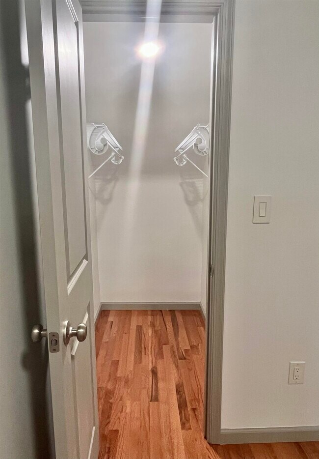 Building Photo - 332 Virginia Ave