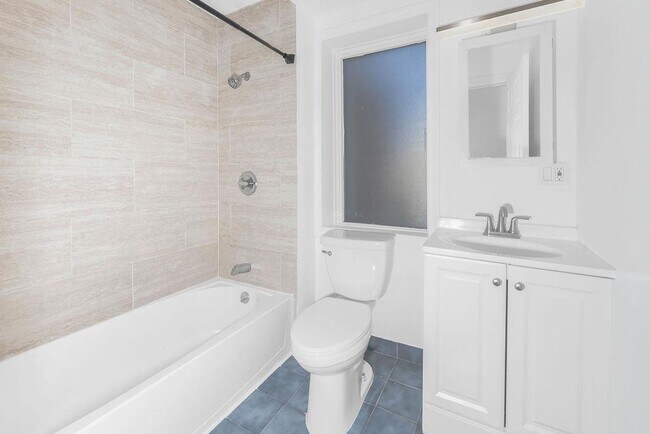 Building Photo - 80 Ferry St