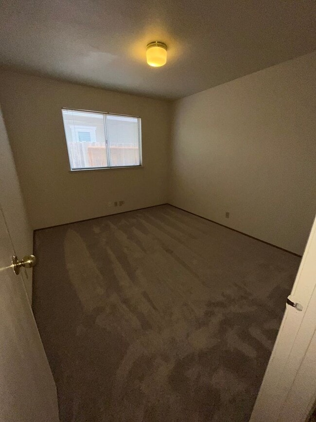 Building Photo - 4BR | 2BA | 1800SF | 2 Car Garage | Availa...