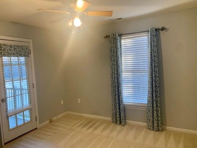 Building Photo - 110 Park Oaks Ct