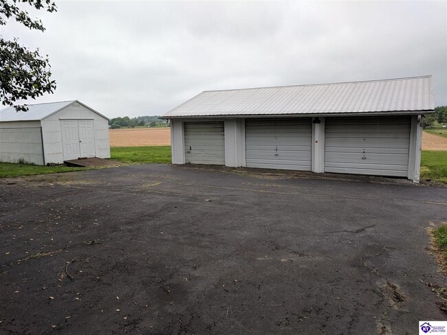 Building Photo - 638 Miller Rd