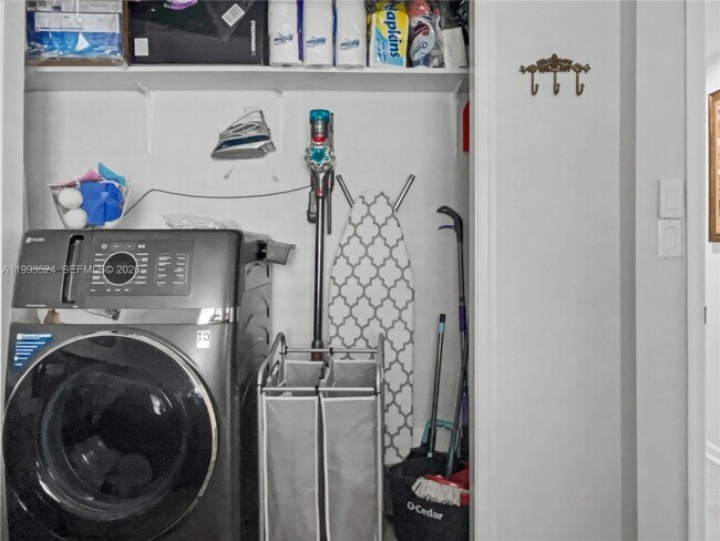 Building Photo - 2270 NE 68th St