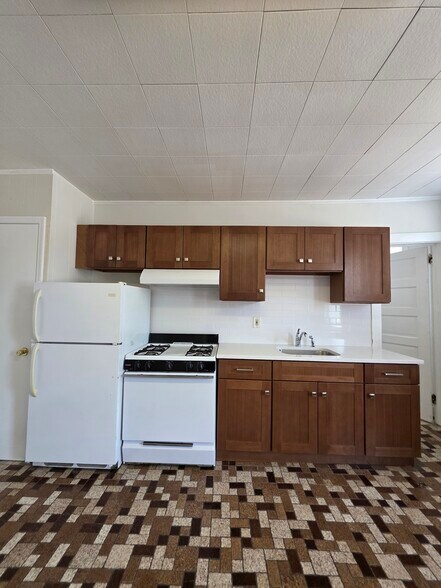 Primary Photo - 114 Woodbridge Ave