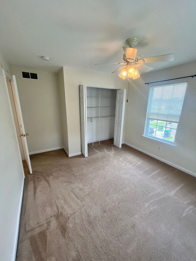 Building Photo - 9 Maria Ln