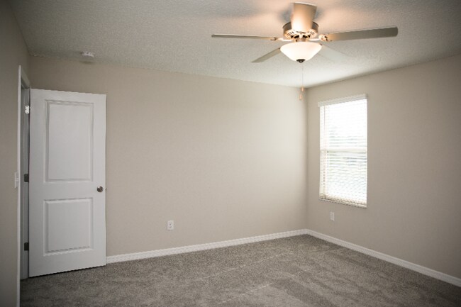 Building Photo - 552 Argyll Dr