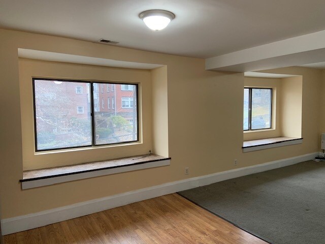 Building Photo - 5832 Phillips Ave