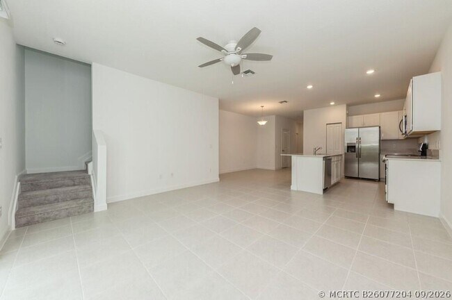Building Photo - 4547 Hollister Ave