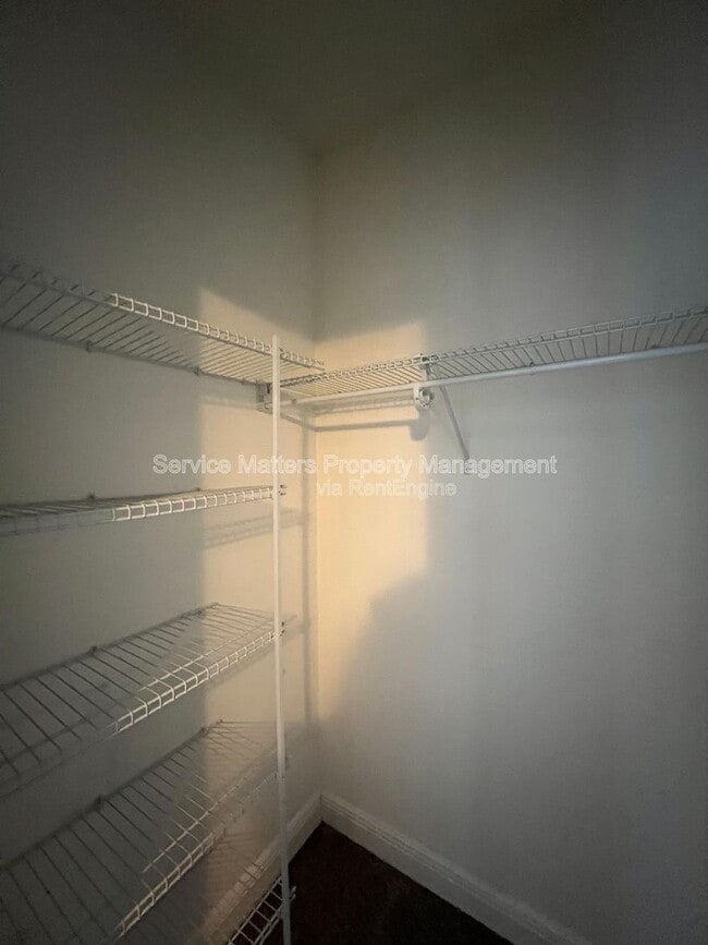 Building Photo - 2926 Greystone Dr