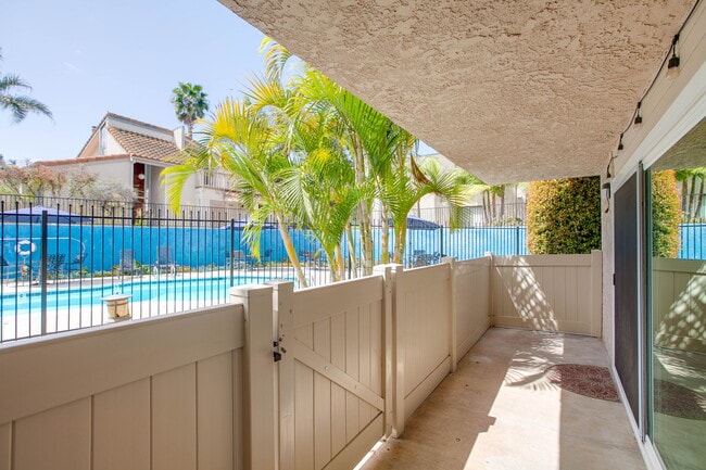 Building Photo - 2625 Pirineos Way