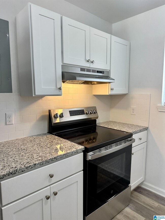 Building Photo - 1911 19th Ct N