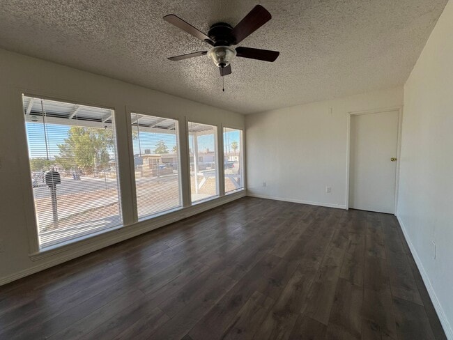 Building Photo - 3 Bedroom 1 bathroom House located near a Schools, Community Park and Public Swimming Pool.