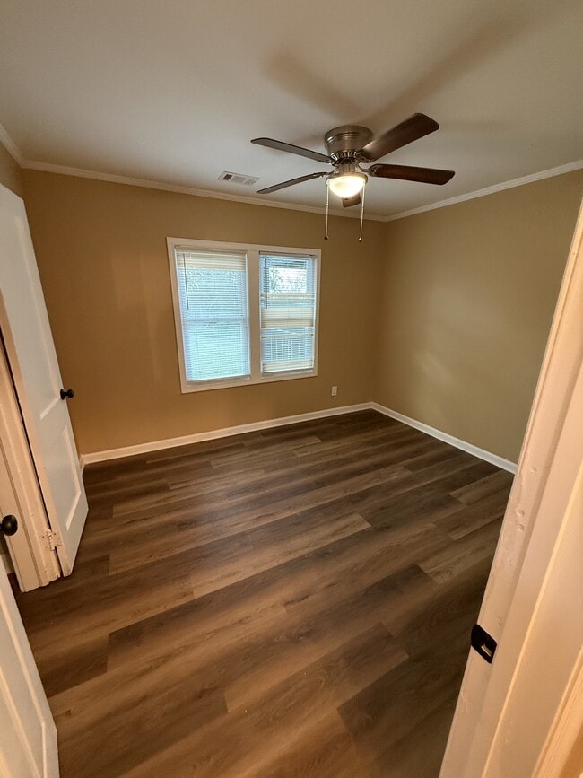 Building Photo - 91 Munson Dr