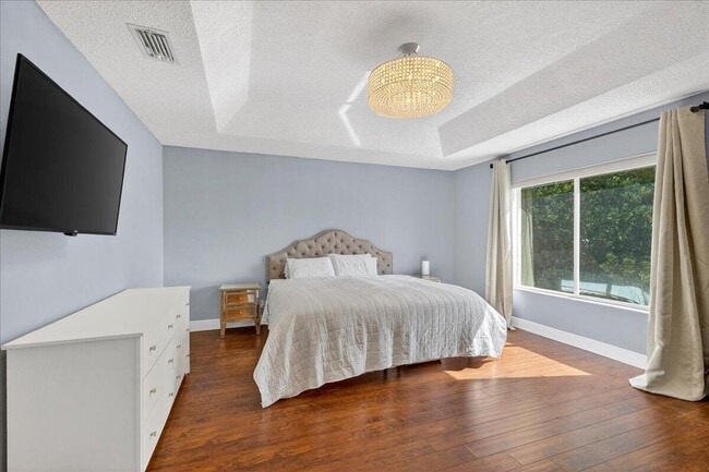 Building Photo - 3544 Lakewood Pl