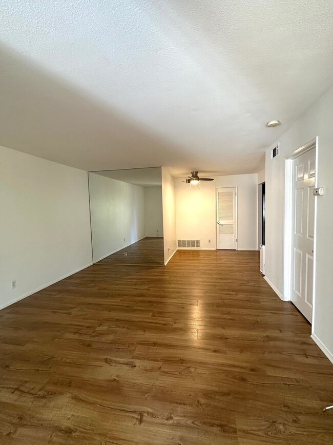 Building Photo - Rarely available 1 bedroom, 1 bathroom Condo at The Grove