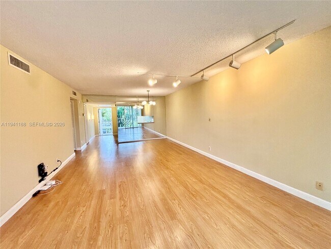 Building Photo - 3351 S Palm Aire Dr