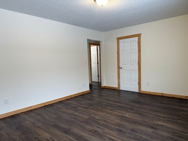 Building Photo - 625 2nd Ave W