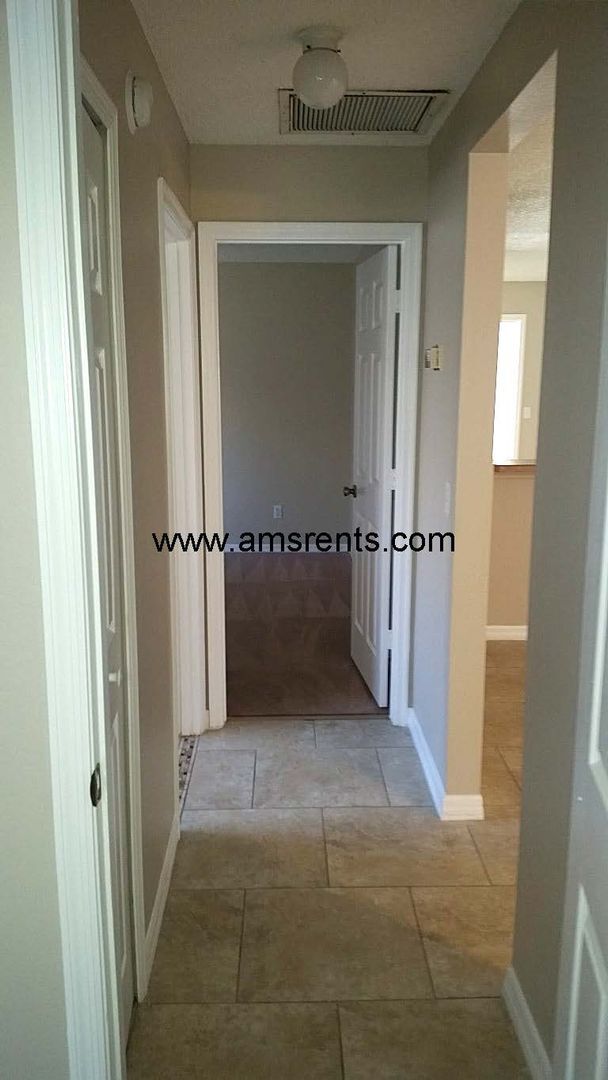 Building Photo - Spacious 3 bedroom House in Indian Ridge Villas