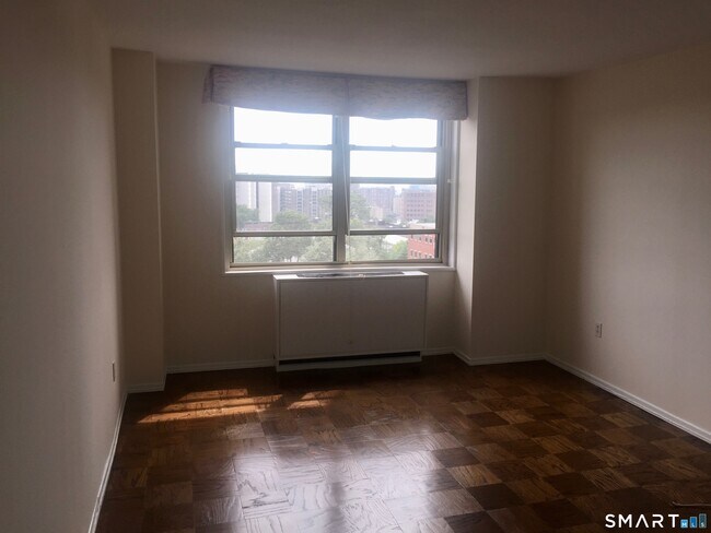 Building Photo - 1 Strawberry Hill Ct