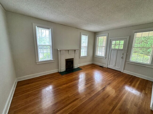 Building Photo - 3401