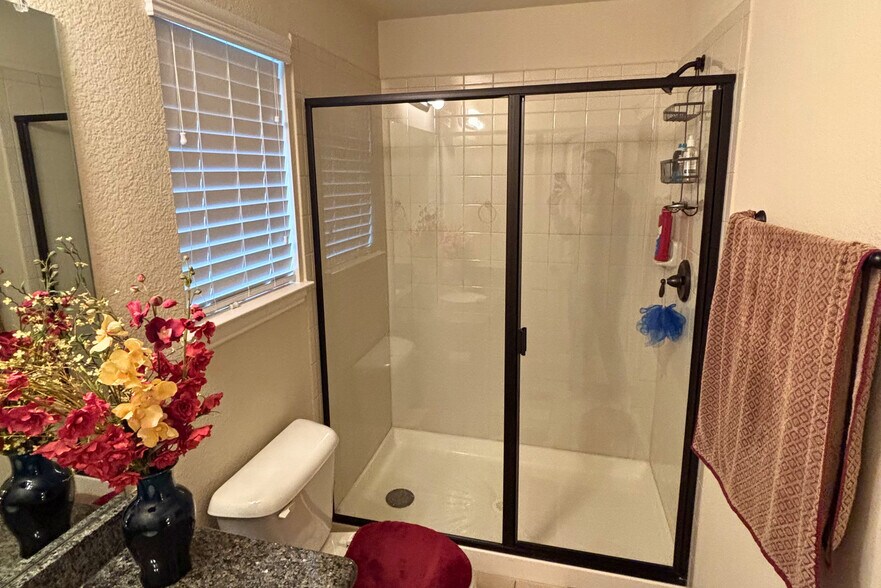 Building Photo - 5547 Lightfoot Ln