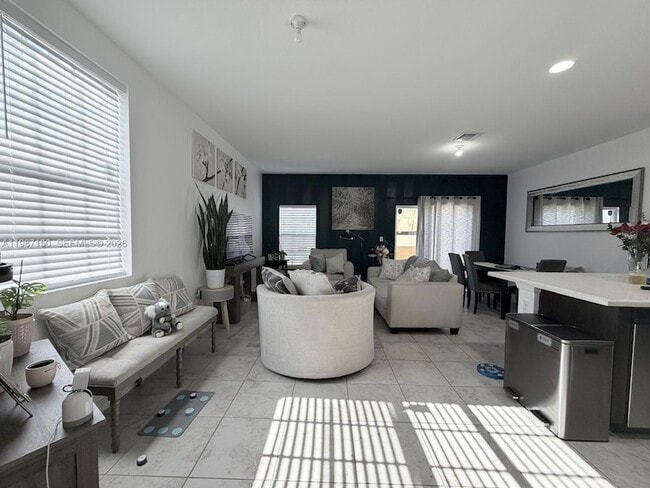 Building Photo - 4002 NW 11th Ct