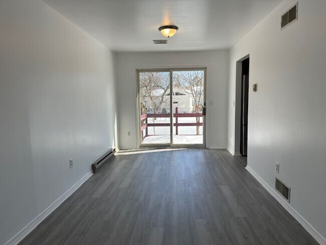 Building Photo - 2109 Highland Ct