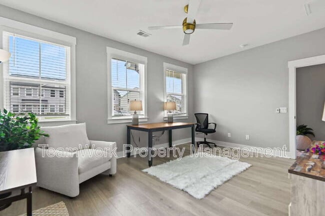 Building Photo - 7763 Park Gate Dr