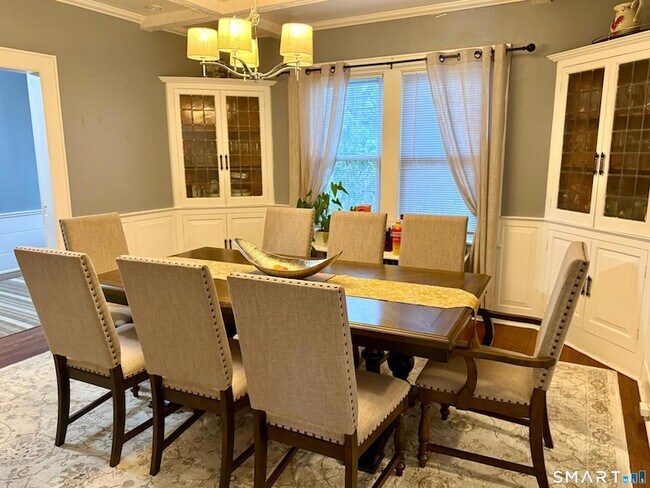 Building Photo - 64 Hickory St